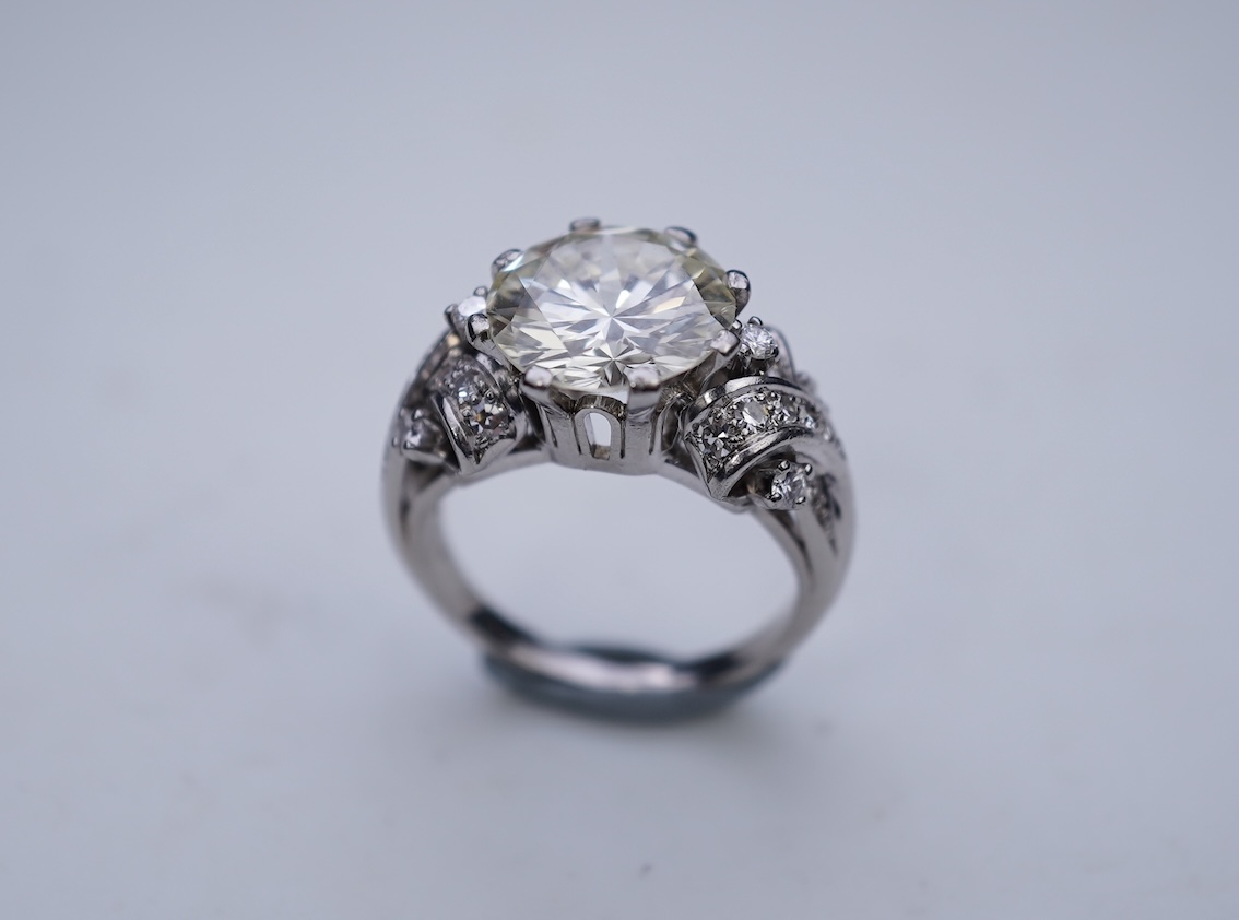 A diamond ring, mid 20th century